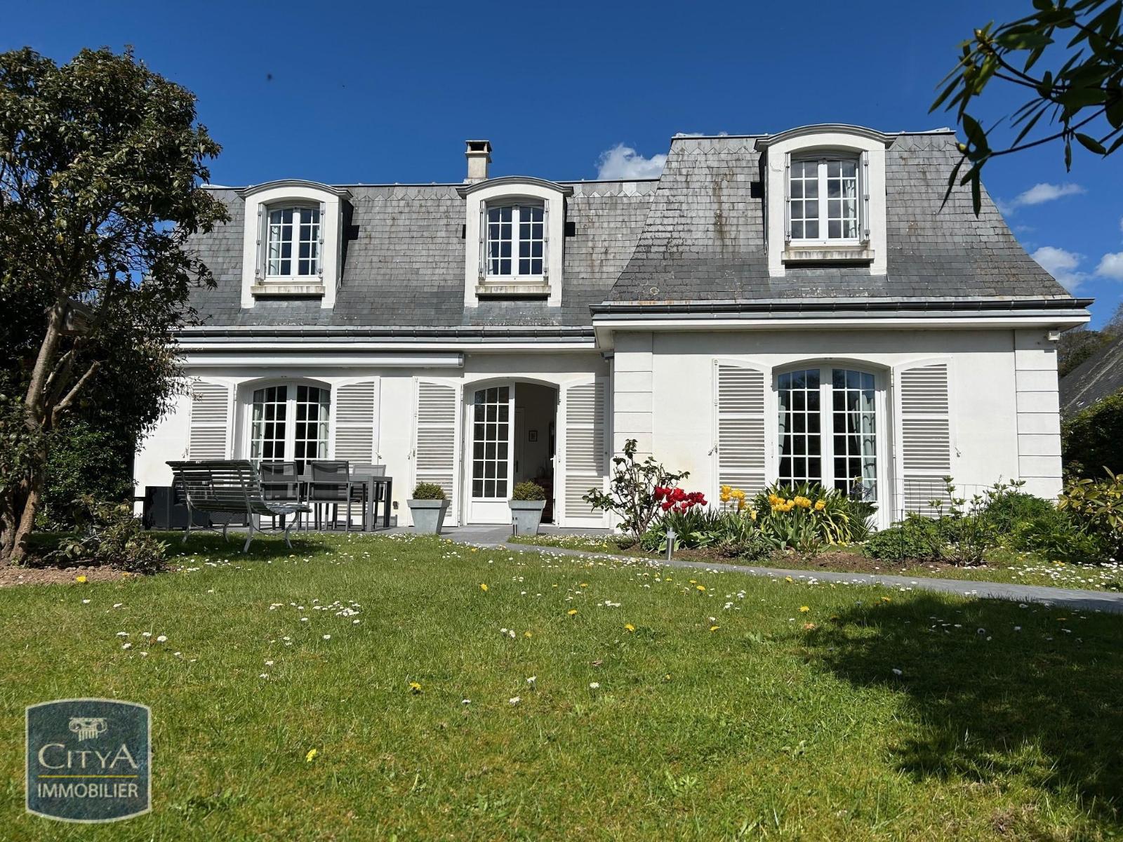 Maison à vendre • 6 pièces • 5 chambres • 178.0m² • Saint-Valery-en-Caux Saint-Valery-en-Caux